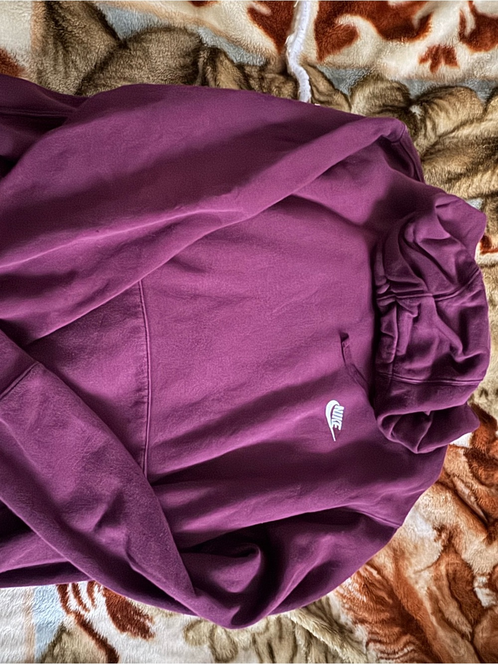 Nike men’s ' burgundy Hoodie - Classic Logo Sweatshirt